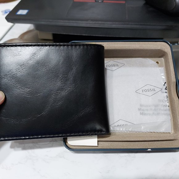FOSSIL Men's Ryan Leather Wallet With Original Durable Tin Can Bifold With Flip - Picture 7 of 10